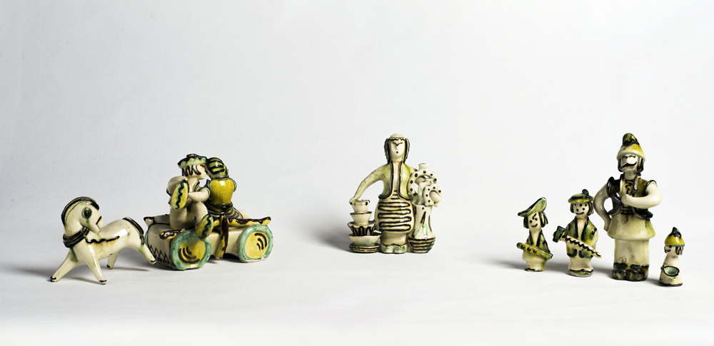 Композиція «На ярмарок». 1962. Глина, ангоби, емалі